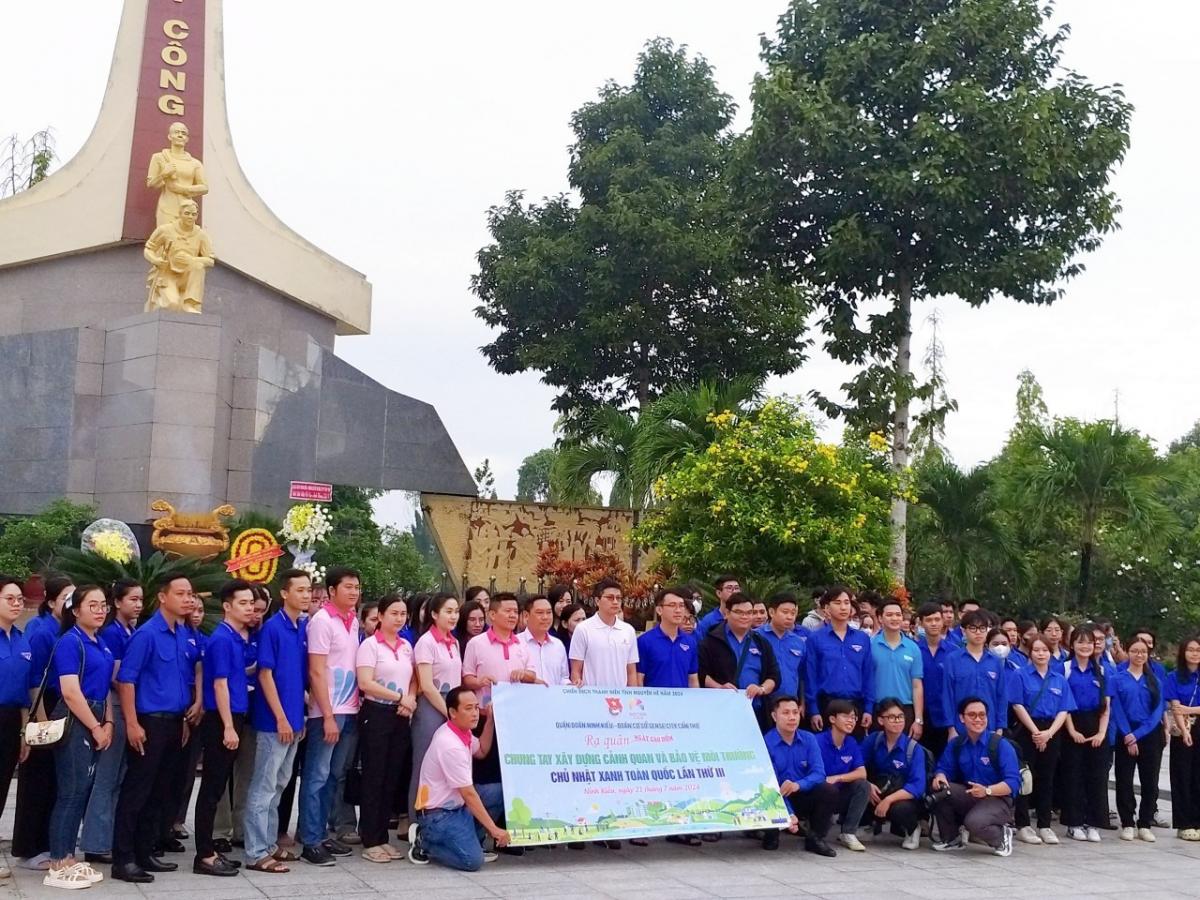 Chi Đoàn Cơ sở Cai nghiện ma túy tham gia vệ sinh Nghĩa trang liệt sỹ Long Tuyền Nhân kỷ niệm 77 năm Ngày Thương binh - Liệt sỹ (27/7/1947 - 27/7/2024)