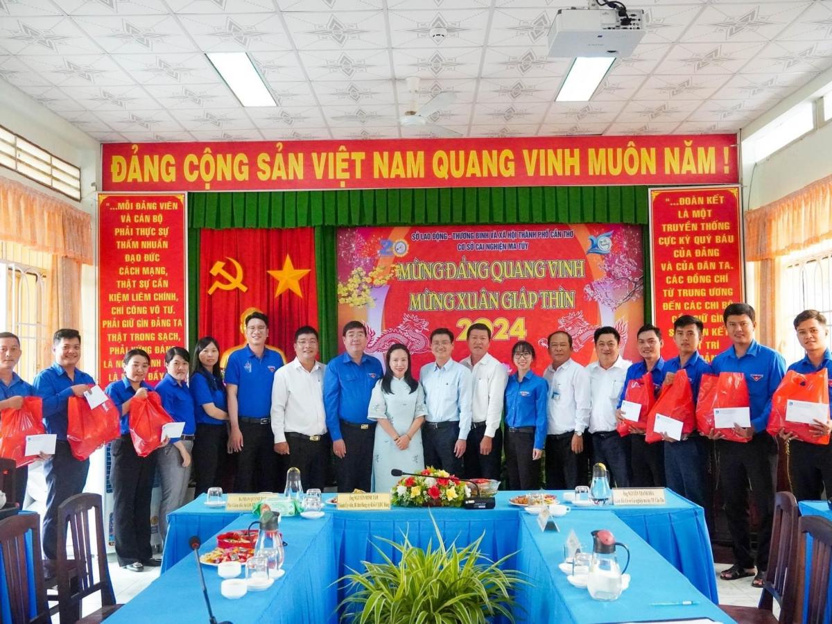 Đoàn Khối cơ quan Dân Chính Đảng thành phố Cần Thơ đến thăm và chúc Tết tại Cơ sở